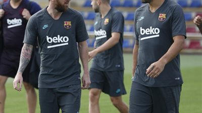 ميسي يعود لتدريبات برشلونة قبل مواجهة إنتر بدوري أبطال أوروبا