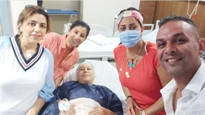 وفاء عامر وأيتن عامر من داخل غرفة العمليات: “أدعوا لماما هتعمل عملية كبيرة” (صور)