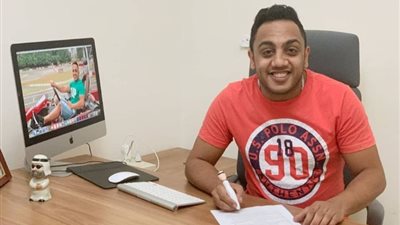 على سطح المريخ.. أوس أوس يجسد شخصية “كوكب الشرق” (صورة)