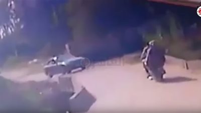 لحظة دهس قطار رشيد لسيارة ملاكي أدي لمصرع وإصابة 4 أشخاص (فيديو)