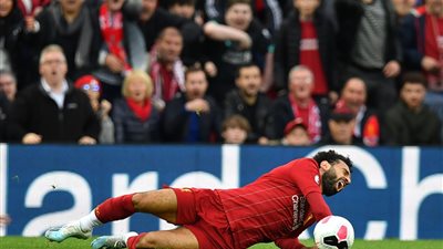 جهاز المنتخب الوطني يطمئن على إصابة محمد صلاح (فيديو)