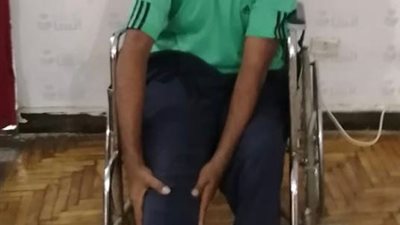 نقله لدار رعاية.. فريق التدخل السريع التابع للتضامن يتدخل لحلة أزمة مفترش على سلم المترو (صور)