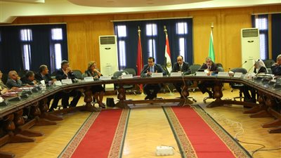 وزير التعليم العالي: ضَعف الإمكانيات المادية لن تعوق من تقديم بحث علمي (صور)