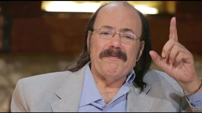 “كنت طاير”.. ما الذي شاهده طلعت زكريا حينما غاب عن الوعي لشهرين؟ (فيديو)