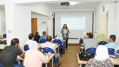 المعهد القومي للإدارة يطلق برنامج فرق العمل والتفاوض المتقدم لعدد من موظفي الوزارات