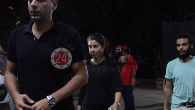 شاهد| آيتن عامر وزوجها وسليمان عيد في عزاء طلعت زكريا بالحامدية الشاذلية (صور)