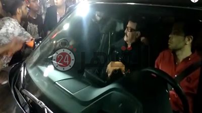 سمير غانم والشقنقيري ودنيا عبد العزيز في عزاء طلعت زكريا بالحامدية الشاذلية (صور وفيديو)