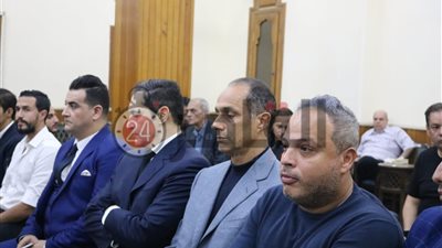 تامر عبد المنعم وأكرم حسني وأحمد آدم وعصام كاريكا في عزاء طلعت زكريا (صور)