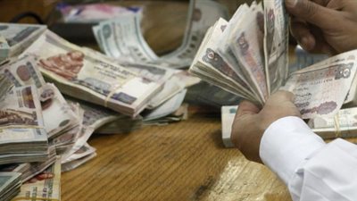 الحد الأدنى للأجور.. تعرف على الزيادات في رواتب الموظفين والموعد النهائي للتنفيذ