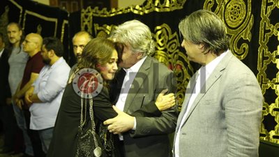 بكاء هند صبري ولطيفة.. انتهاء عزاء المخرج شوقي الماجري بمسجد فريد شوقي (صور)