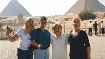 ليفنا زامير تعرض رحلتها إلى مصر على موسيقى “3 دقات” وأغانى عمرو دياب (فيديو)