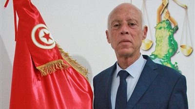 رويترز: قيس سعيد يفوز بالانتخابات الرئاسية في تونس