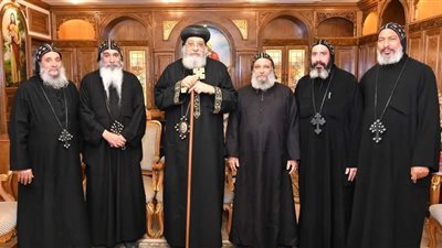 البابا تواضروس يستقبل رئيس دير القديس الأنبا صموئيل المعترف | صور