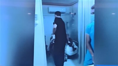 النيابة العامة تفتح تحقيقًا في الاعتداء على مريض بشكل وحشي داخل مركز طبي غير مرخص