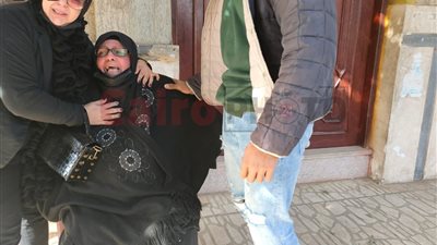 كانت تعطف على الأيتام والأرامل.. انهيار شقيقة تهاني الجبالي قبل وصول الجثمان بطنطا | فيديو