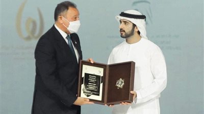 محمود الخطيب يتسلم جائزة محمد بن راشد آل مكتوم كأفضل مؤسسة رياضية