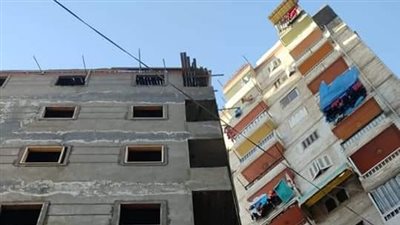 رغم قرار الحظر.. حي وسط يوقف أعمال بناء مخالفة لعقار 6 أدوار