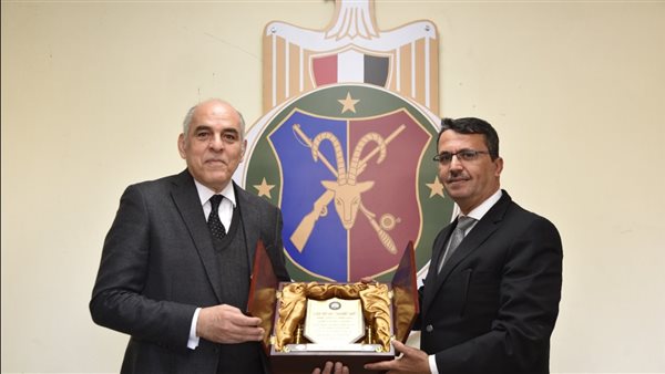  وفدًا من نادي مستشاري