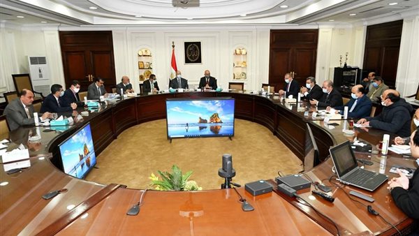 وزير الإسكان ومحافظ