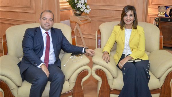 رئيس البورصة ووزيرة