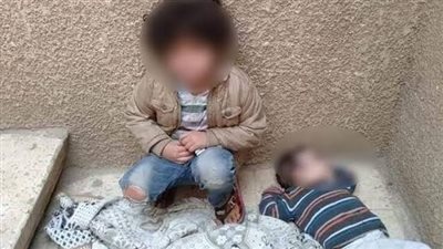 جحود أم.. النيابة تحقق في واقعة ترك سيدة لطفلتيها في مدخل عقار ببورسعيد دون طعام 