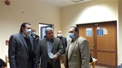 نائب رئيس جامعة بنها لشئون التعليم والطلاب يتفقد سير الامتحانات بالكليات 