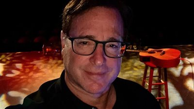 بعد العثور على جثته.. التفاصيل الكاملة رحيل الممثل الكوميدي الشهير بوب ساجيت 