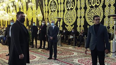 توزيع المصاحف في عزاء شقيق المهندس الراحل محمود العربي مؤسس شركة توشيبا العربي