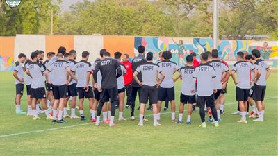 منتخب مصر يؤدي تدريباته مبكرًا لمراقبة منافسه في دور الـ16