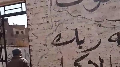 انتهكوا حرمة الموتى.. لصوص يسرقون بوابات مقابر قوص في قنا | فيديو