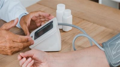 اعراض الضغط المنخفض وعلاجه في المنزل.. تناول الملح والقهوة