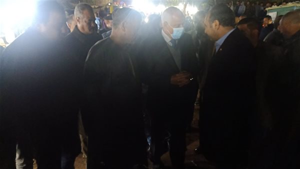 محافظ الجيزة يرافقه