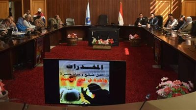 ندوة للتوعية بمخاطر الإدمان والكشف المخدرات للعاملين بديوان محافظة البحر الأحمر | صور