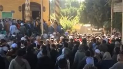  وسط حزن ذويهم.. تشييع جثمانين من ضحايا حادثة معدية منشأة القناطر | بث مباشر