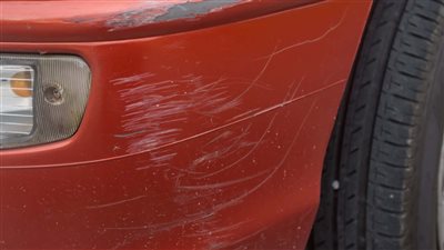 طلاء الأظافر ومعجون الأسنان.. طرق إزالة خدوش السيارة بمكونات بسيطة من المنزل