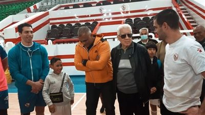 مرتضى منصور يجتمع بفريق يد الزمالك | صور