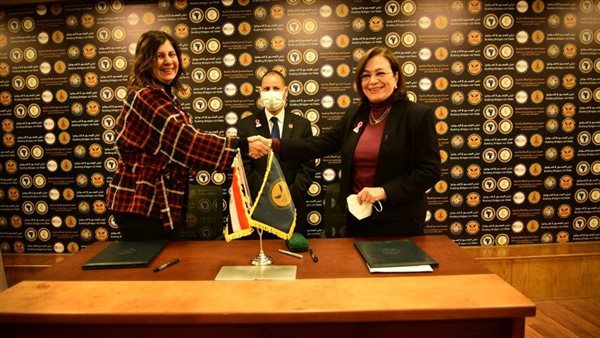 أثناء توقيع الاتفاق