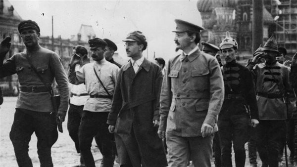 تروتسكي مع رجاله