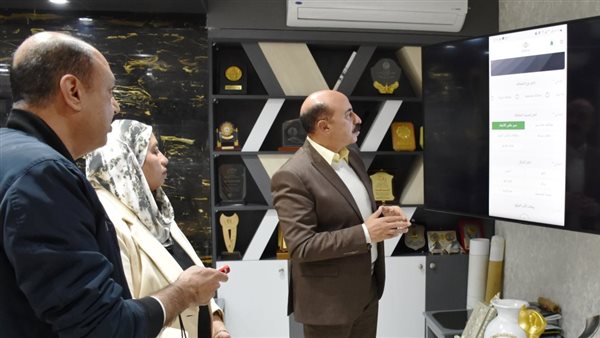 محافظ أسوان