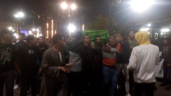 جانب من تشييع الجثمان