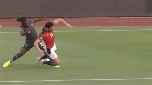 لحظة إصابة أكرم توفيق