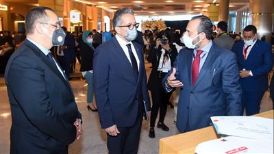 وزراء وبرلمانيون وإعلاميون في مقدمة زوار جناح الهجرة بمنتدى شباب العالم