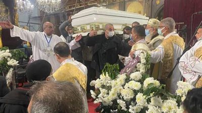 الأنبا رافائيل يترأس صلوات تجنيز القس مكاري يونان بالكنيسة المرقسية