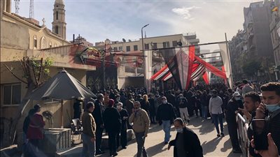 بمشاركة المئات من محبيه.. تشييع جثمان القس مكاري يونان من الكنيسة المرقسية بالأزبكية | بث مباشر