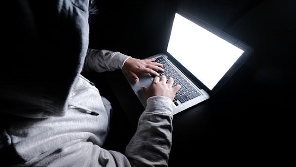 هل يجوز للزوجة مشاهدة