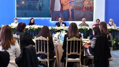 انتصار السيسي: سعادتي كانت بالغة بلقاء مجموعة من الملهمات في منتدى شباب العالم