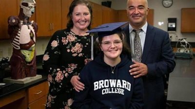  عمرها 12 عامًا.. الطفلة سوسن أحمد أصغر خريجة جامعية بولاية فلوريدا الأمريكية | فيديو