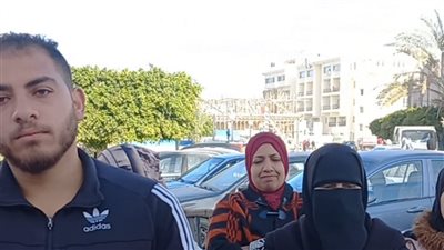 مستقبلنا ضاع.. فصل 36 عامل يومية بمستشفى العريش العام