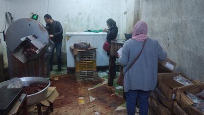 ضبط نصف طن كبدة فاسدة معدة للتوزيع على المحال بالشرابية 