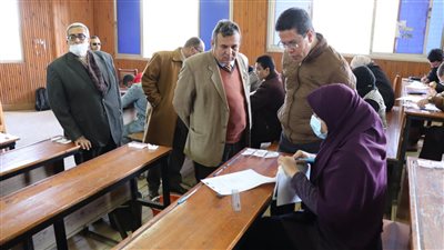 نائبا رئيس جامعة بنها يواصلان جولاتهما لمتابعة سير الامتحانات بالكليات